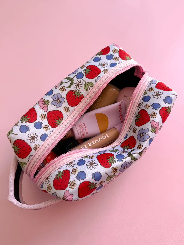 STRAWBERRIES & BLUEBERRIES - MAKE UP BAG