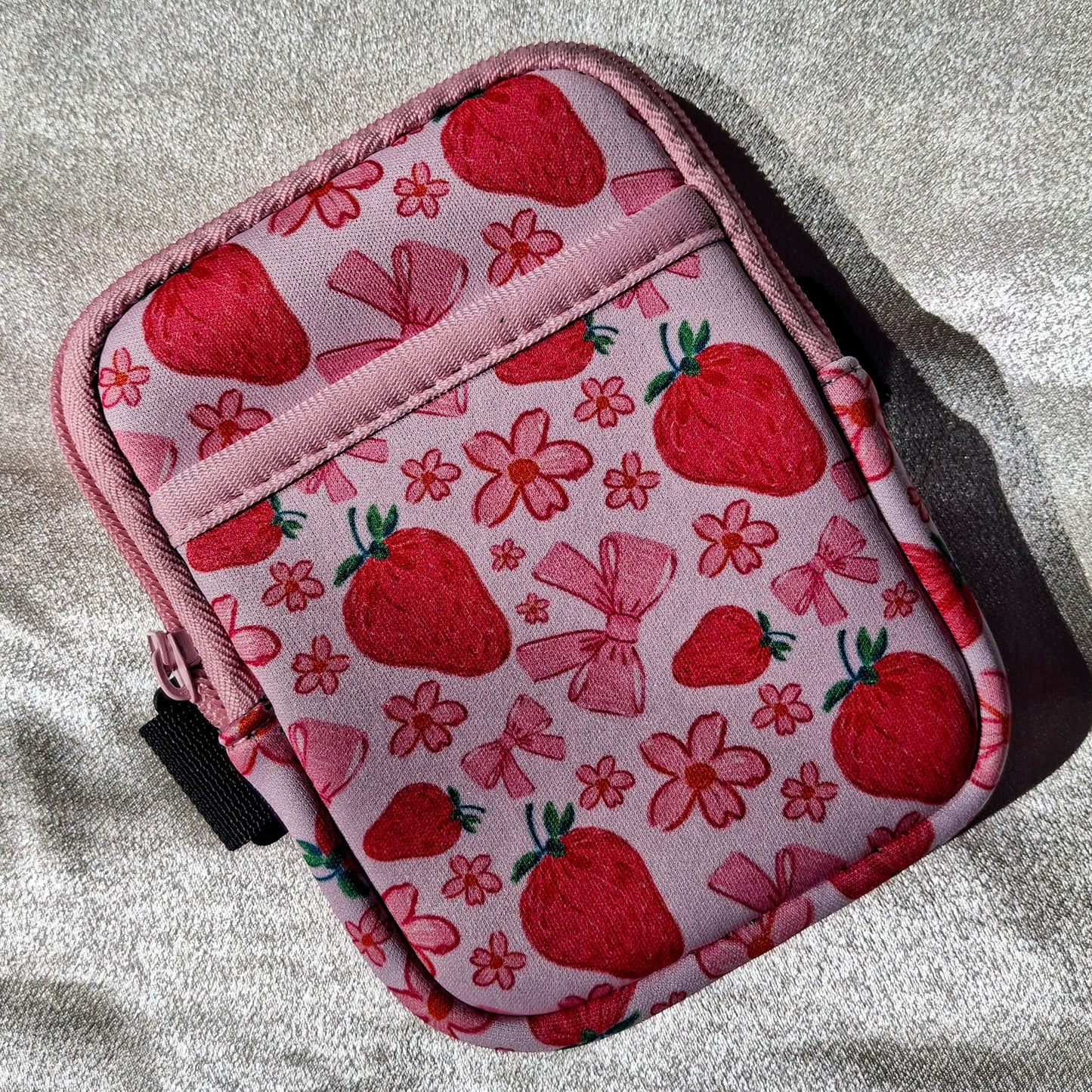 STRAWBERRIES & BOWS COQUETTE TUMBLER POUCH